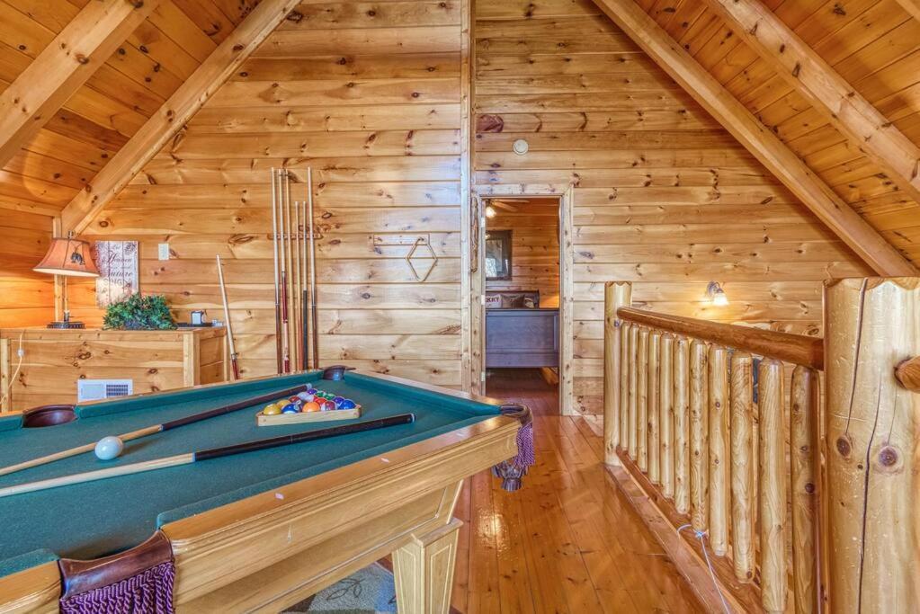 Solid Ground Lodge With Yard! Pigeon Forge Dış mekan fotoğraf
