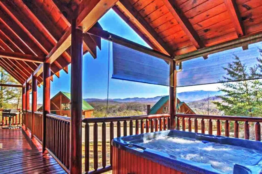 Solid Ground Lodge With Yard! Pigeon Forge Dış mekan fotoğraf